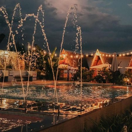 Urban Oasis Resort, Tarlac Экстерьер фото